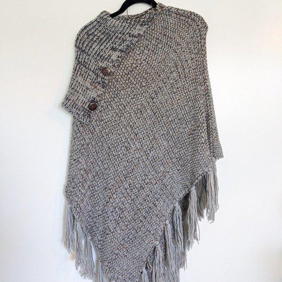 Knitted poncho sweater - Picture 1 of 3